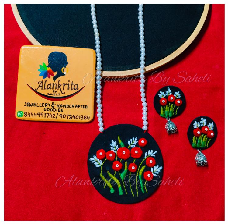 Red Rose Embroidery Pearl Set